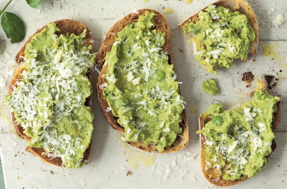 canape recipe_Crushed pea and bean toasts