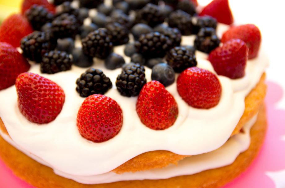 Victoria sponge cakes with a twist