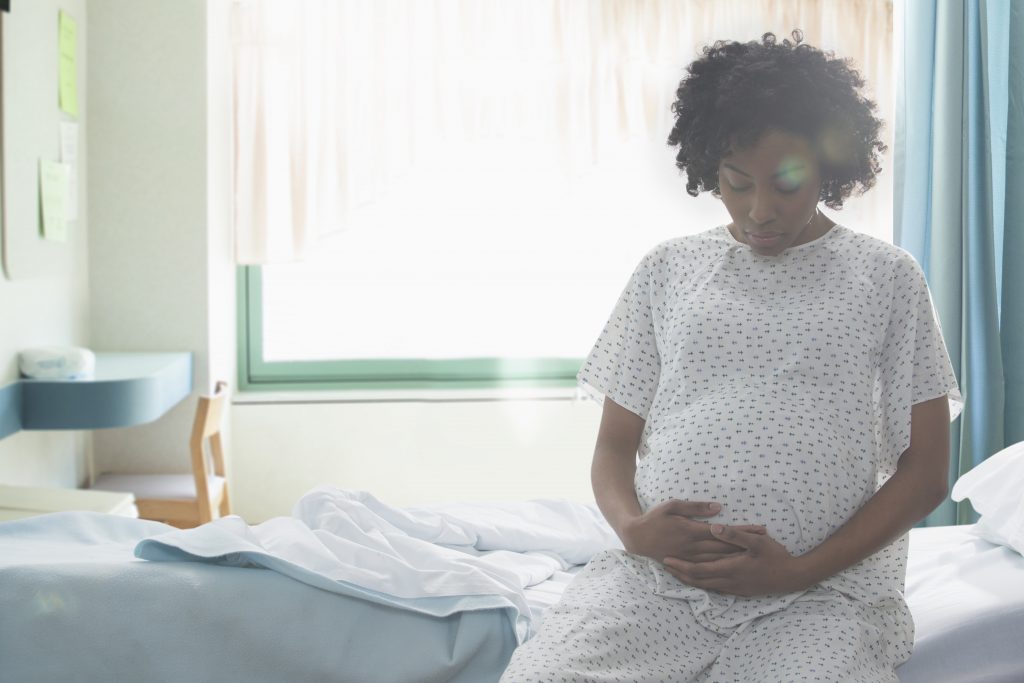 woman in labour on hospital bed