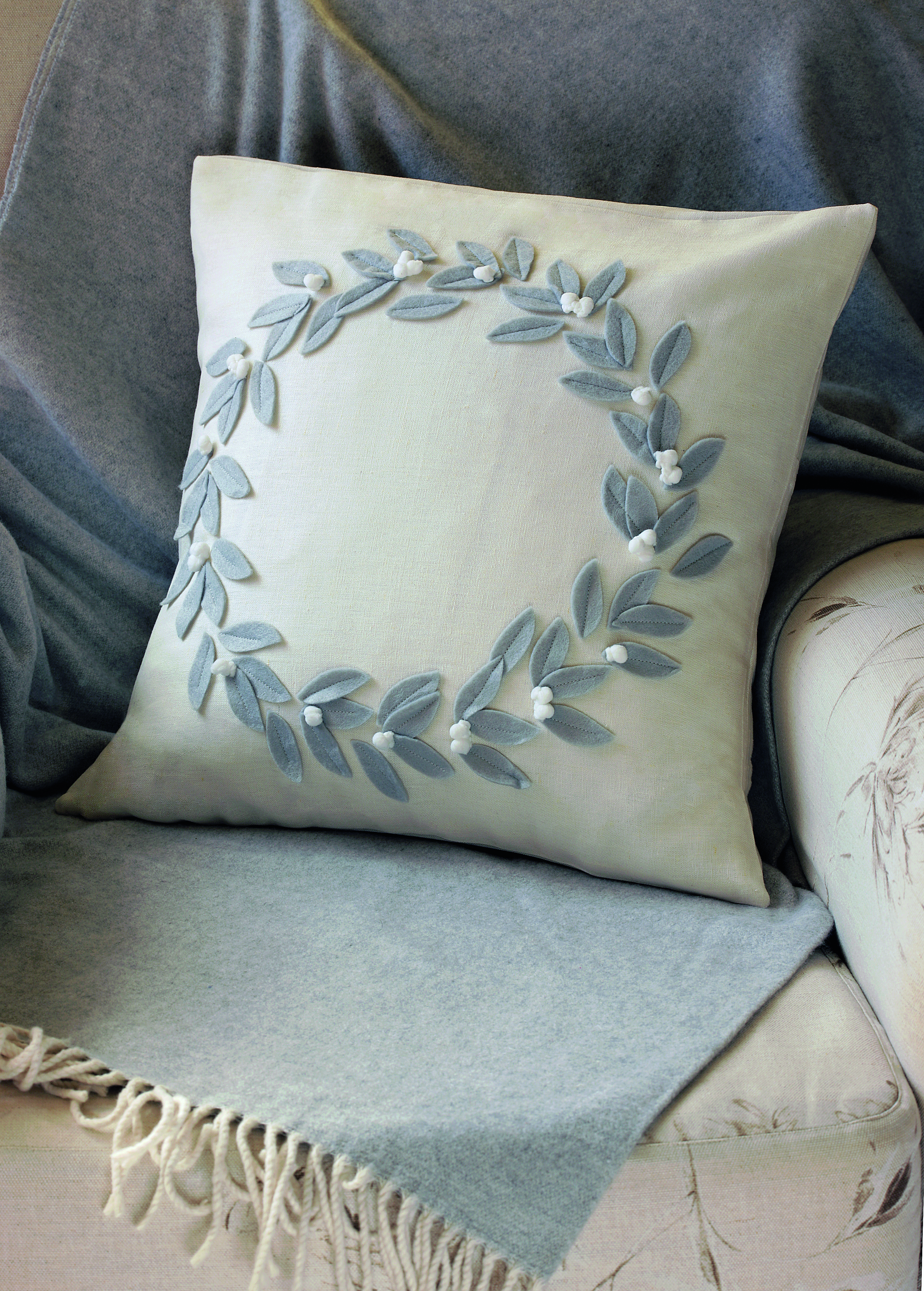 How to make a Christmas wreath cushion
