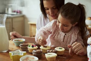 children baking