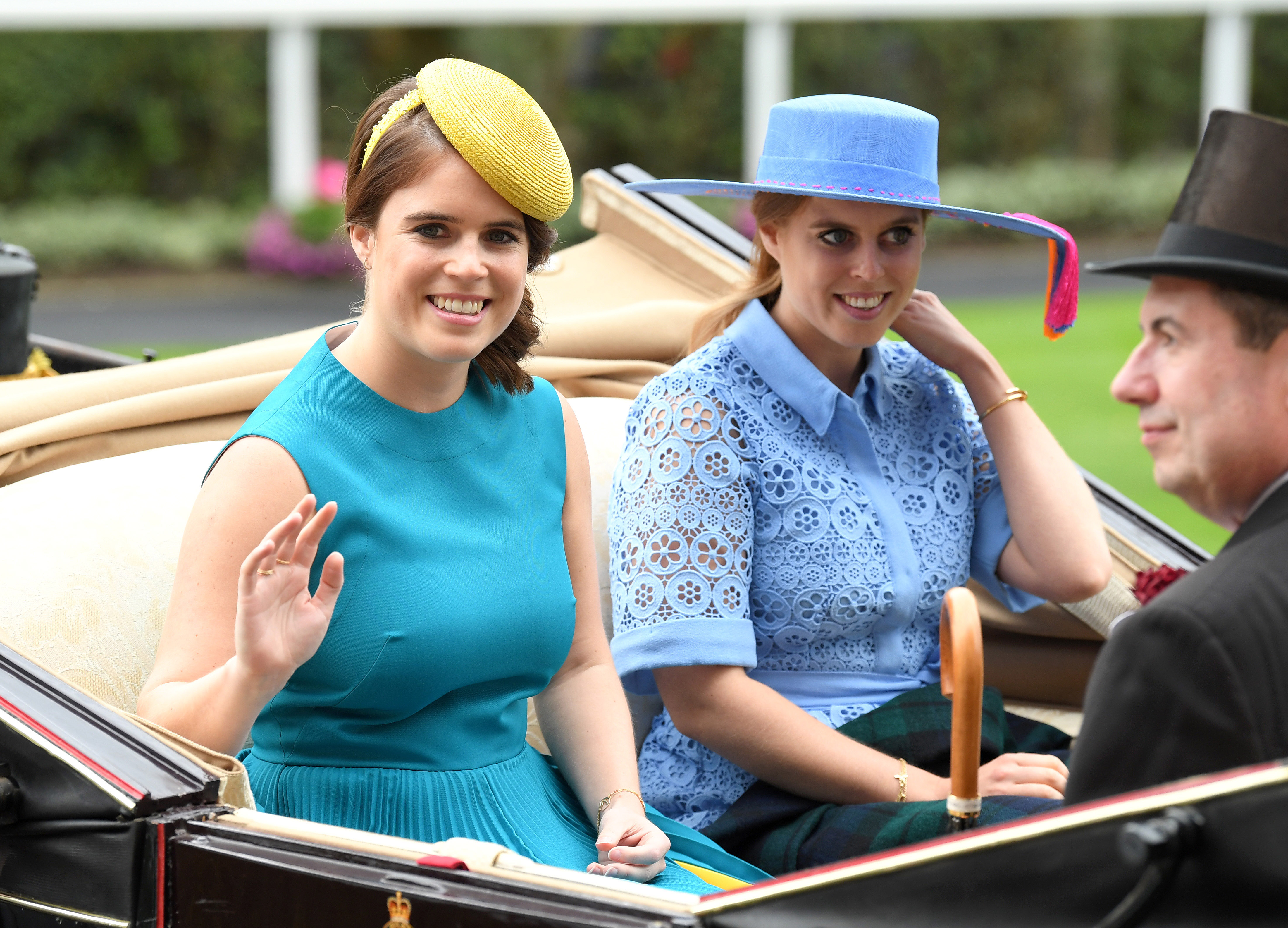 royal hierarchy: who bows to who?