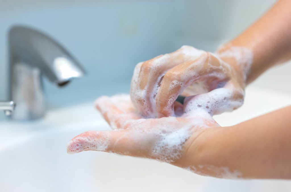 nurse reveals beauty mistake coronavirus outbreak long nails