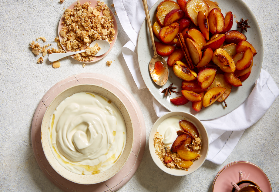 Baked fruit with yogurt