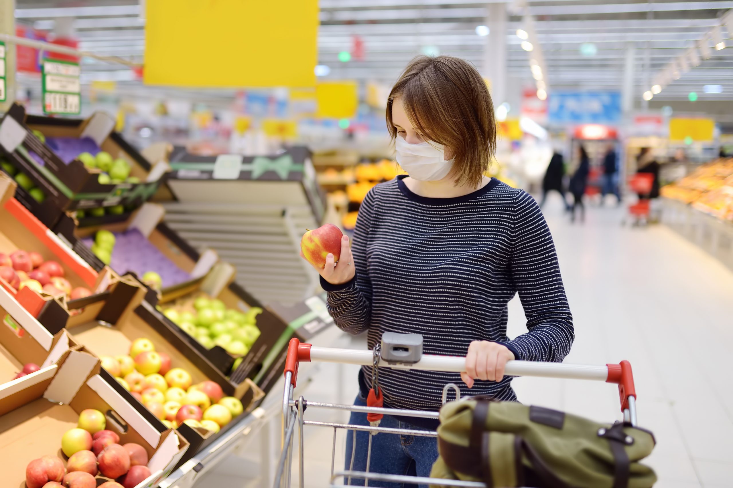 Dois-je porter un masque facial dans les espaces publics, comme au supermarché?
