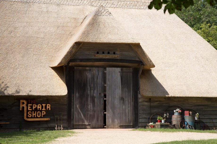 The Repair Shop where is it filmed and who are the presenters?