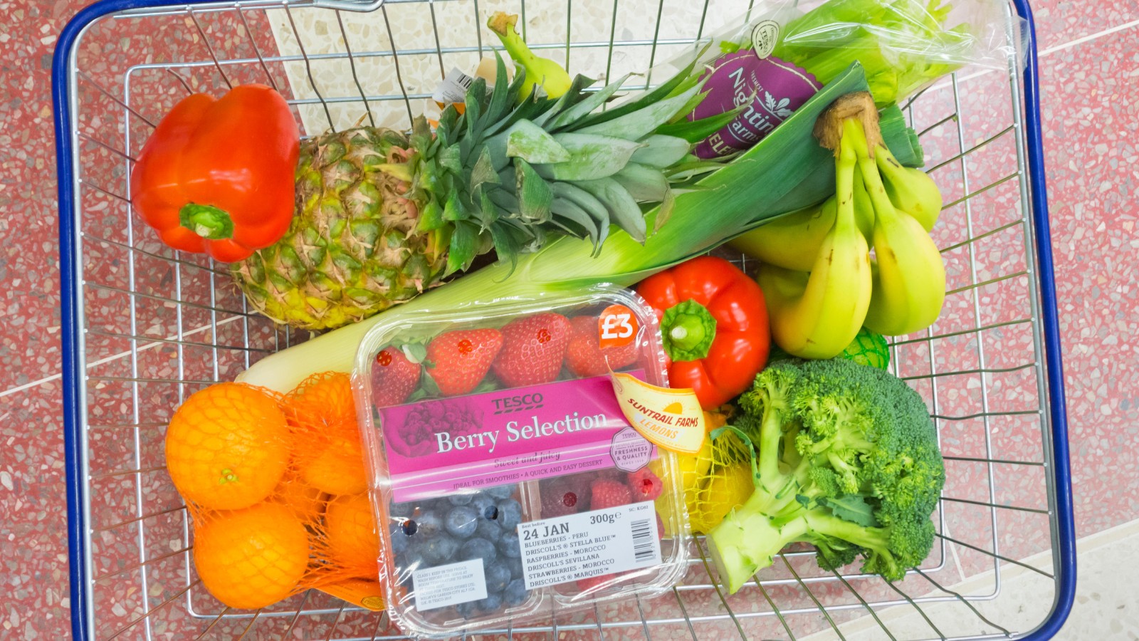 Tesco gives free fruit and veg to 500,000 families