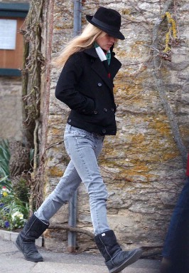 Celebs in UGGS! - Kate Moss - 7