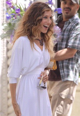 SATC First Look! - Carrie's back! - 15