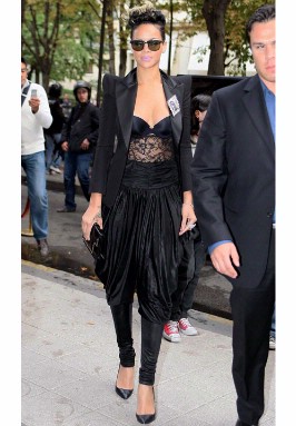 Street Style - Rihanna's Balmain outfit