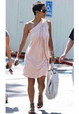 Street Style - Halle Berry's Grecian frock