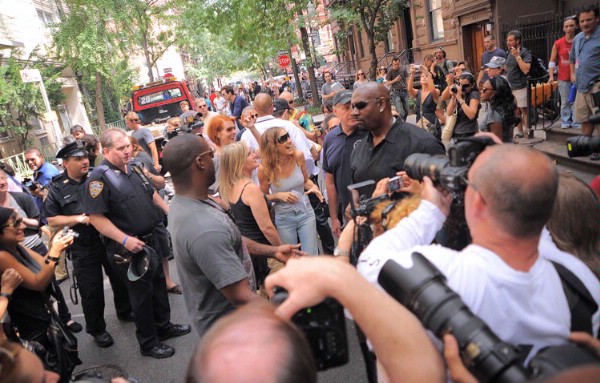 SATC First Look! - Sarah Jessica Parker gets swamped! - 11