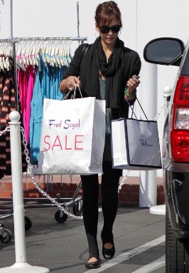 Street Style - Jessica Alba goes shopping