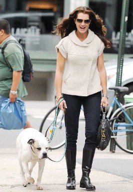 Street Style - Brooke Shields walks her dog