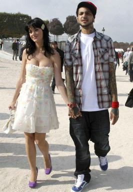 Celebs At Paris Fashion Week - Katy Perry and Travis McCoy - 3