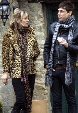 Stay snug in fashionable winter warmers! - Kate Moss - 3