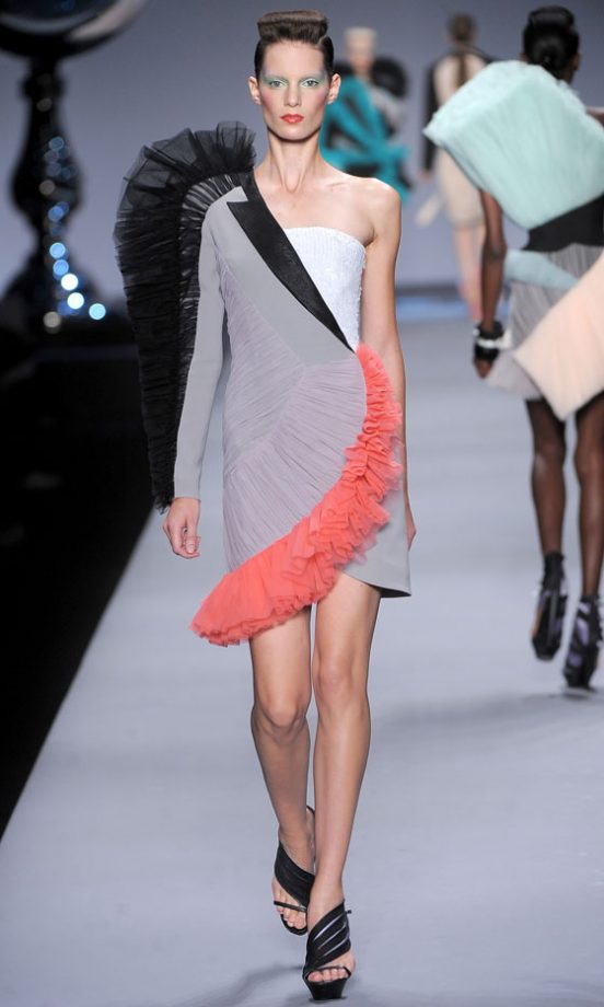 Viktor & Rolf Spring/Summer 2010 Catwalk Show