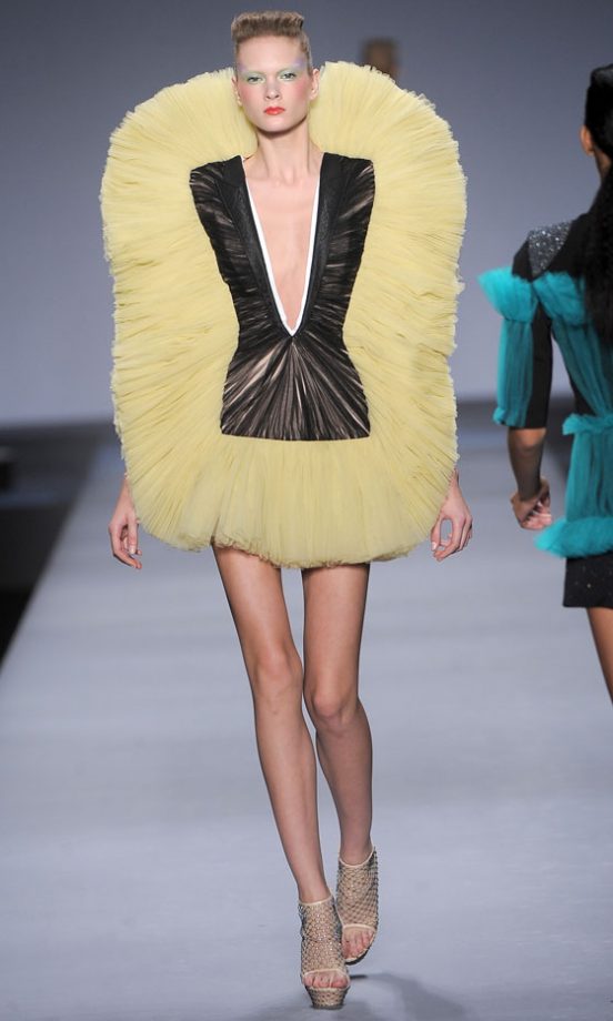 Viktor & Rolf Spring/Summer 2010 Catwalk Show