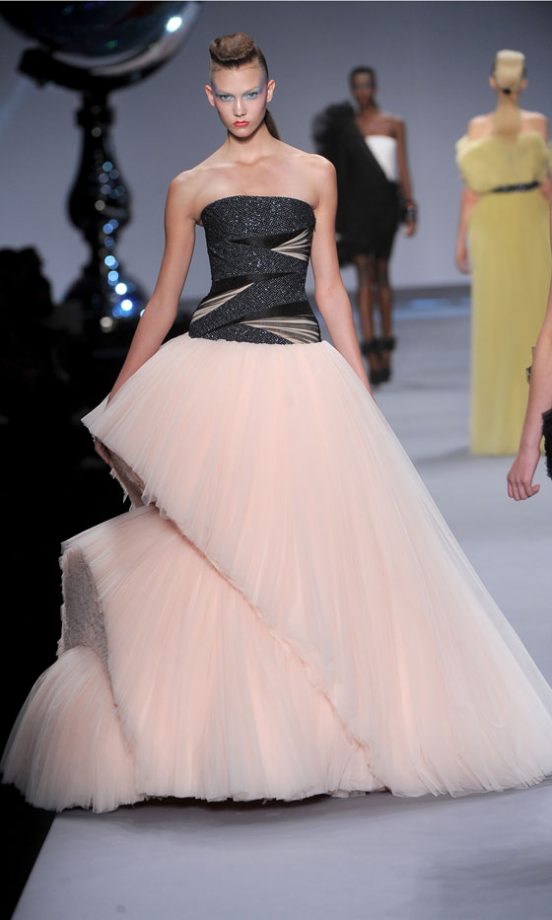 Viktor & Rolf Spring/Summer 2010 Catwalk Show