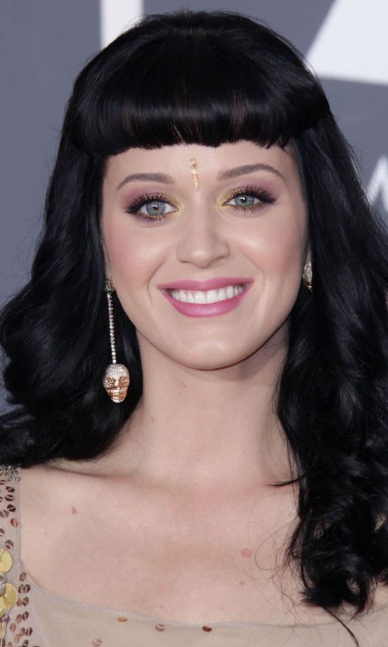 Katy Perry Wearing Gold Skull Drop Earrings At The Grammys 2010
