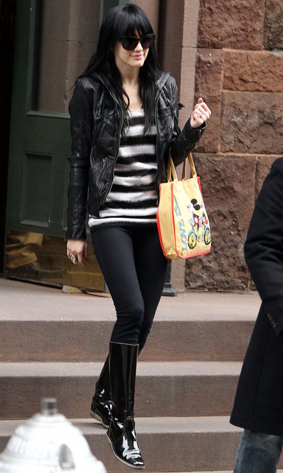 Ashlee Simpson Wearing A Striped Jumper And Patent Boots, January 2010