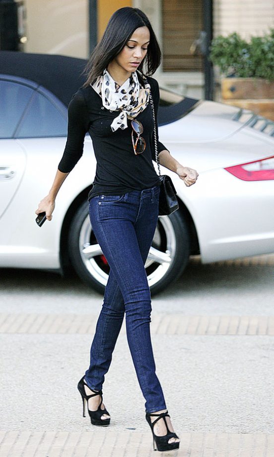 Zoe Saldana Wearing Skinny Jeans And A Scarf, January 2010