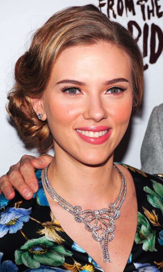 Scarlett Johansson Sporting A Super-Sleek Sunkissed Hairstyle At The Cort Theatre In New York , March 2010
