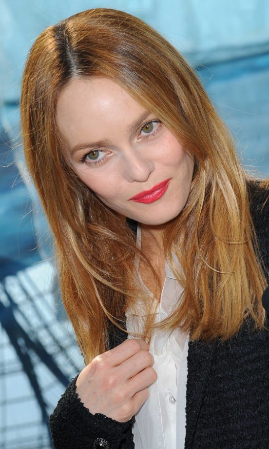 Vanessa-Paradis Sporting A Sunkissed Hairstyle At The Autumn/Winter 2010 Chanel Show, March 2010