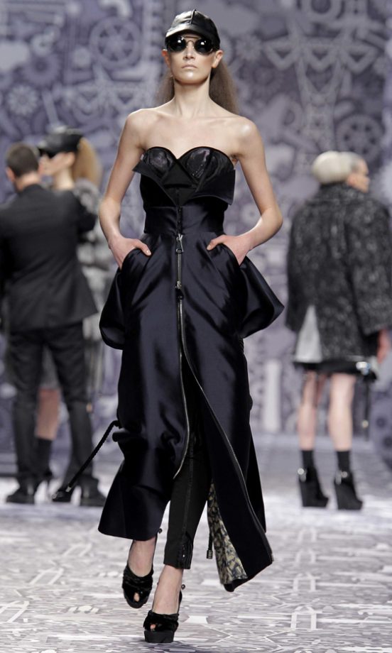 Viktor & Rolf Autumn/Winter 2010/2011 Catwalk Show At Paris Fashion Week