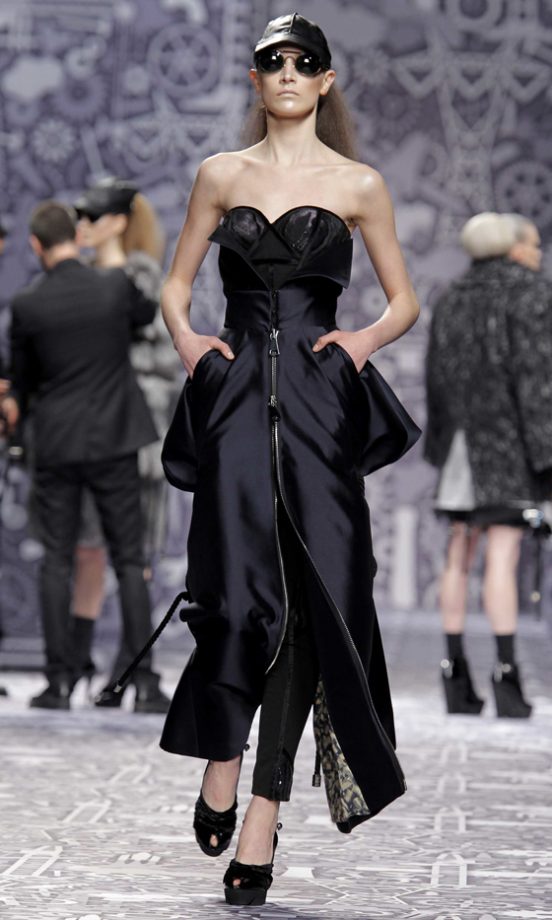 Viktor & Rolf Autumn/Winter 2010/2011 Catwalk Show At Paris Fashion Week