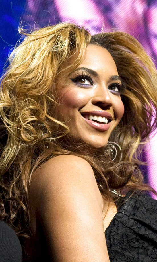 Beyoncé Sporting A Curly Hairstyle, 2010