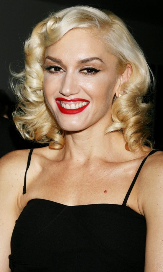 Gwen Stefani Sporting A Curly Hairstyle, 2010
