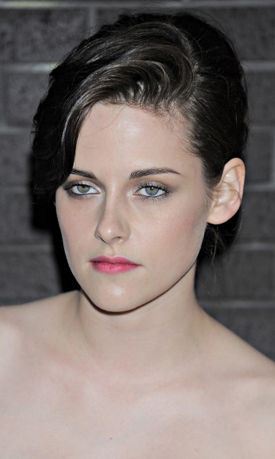 Kristen Stewart Sporting A Side-Swept Hairstyle, 2010
