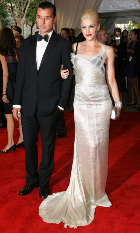 Gwen Stefani Wearing A Gold L.A.M.B Dress With Gavin Rossdale At The Costume Institute Gala, 2010