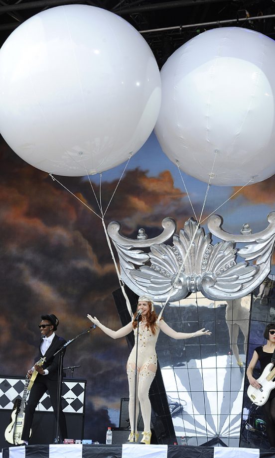 Paloma Faith Performing On Stage At Glastonbury Festival 2010
