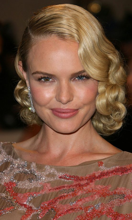 Kate Bosworth Goes For Old School Glamour With A Vintage-Waved Hairstyle, 2010