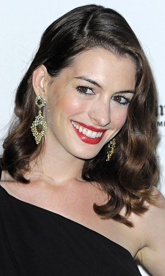 Anne Hathaway's Red Lipstick Adds Glamour To Her Dark And Wavy Hairstyle, 2010