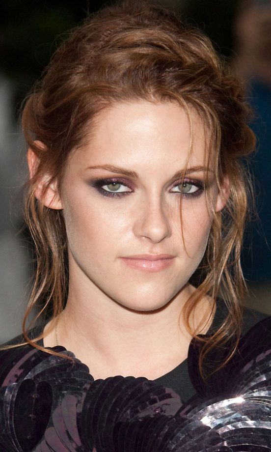 Kristen Stewart Adds A Touch Of Purple To Her Smoky Eye At The Twilight Saga: Eclipse Screening In New York, 2010