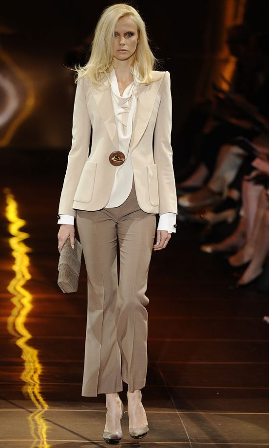 Giorgio Armani Privé Autumn/Winter 2010/11 Fashion Show