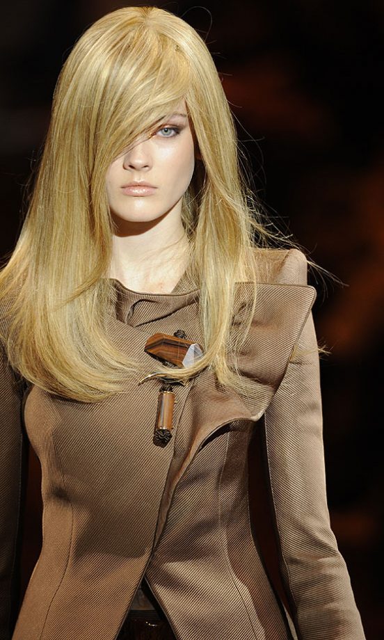 Giorgio Armani Privé Autumn/Winter 2010/11 Fashion Show