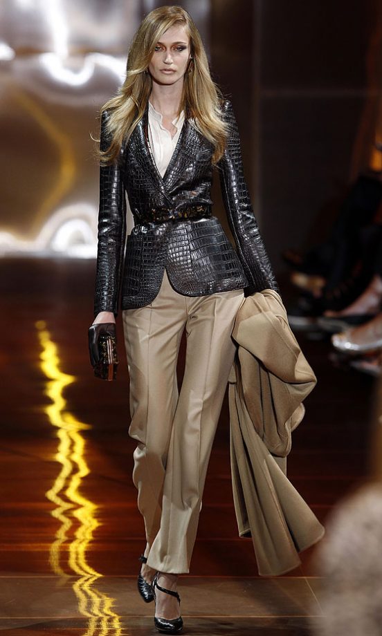 Giorgio Armani Privé Autumn/Winter 2010/11 Fashion Show