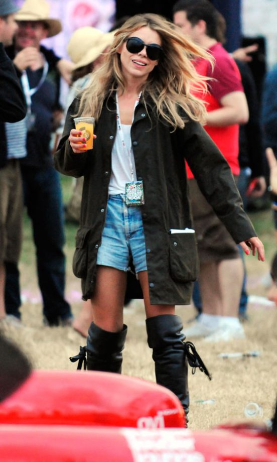 Billie Piper Enjoys Herself As She Dances At V Festival 2010