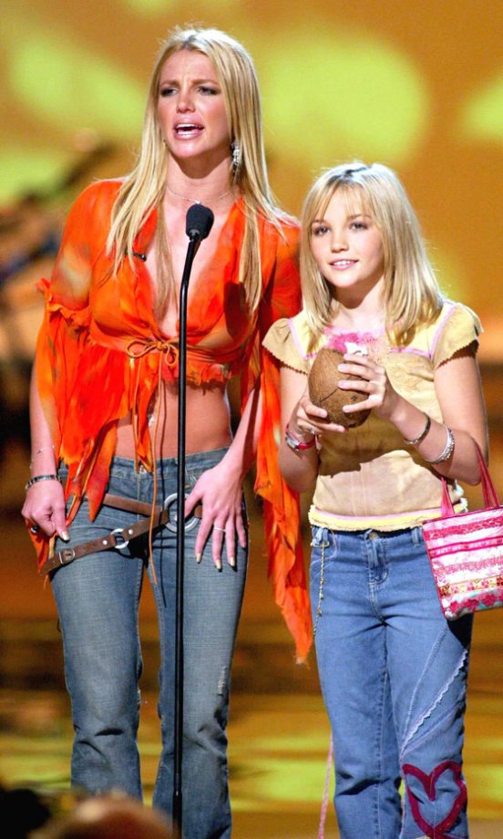 Britney Spears On Stage With Jamie Lynn Spears At The Teen Choice Awards, 2002