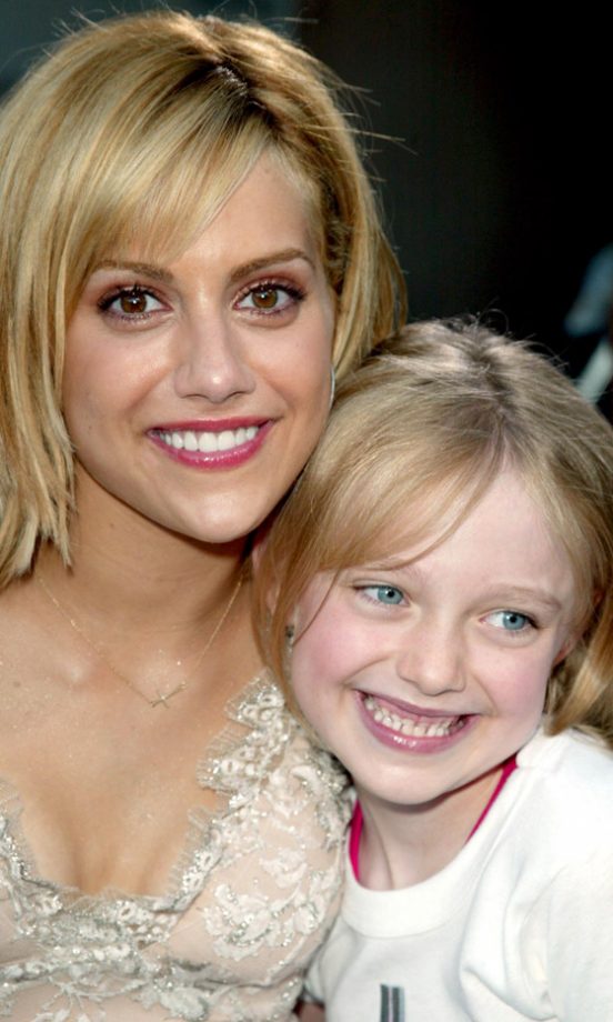 Brittany Murphy And Dakota Fanning At The Teen Choice Awards, 2003