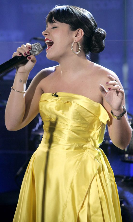 Lily Allen Wearing A Yellow Strapless Dress, Hoop Earrings And Bun Hairstyle, April 2007