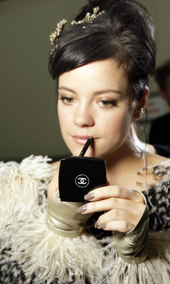 Lily Allen Putting On Make-Up Backstage At The Chanel Fashion Spring/Summer 2010 Show, October 2009