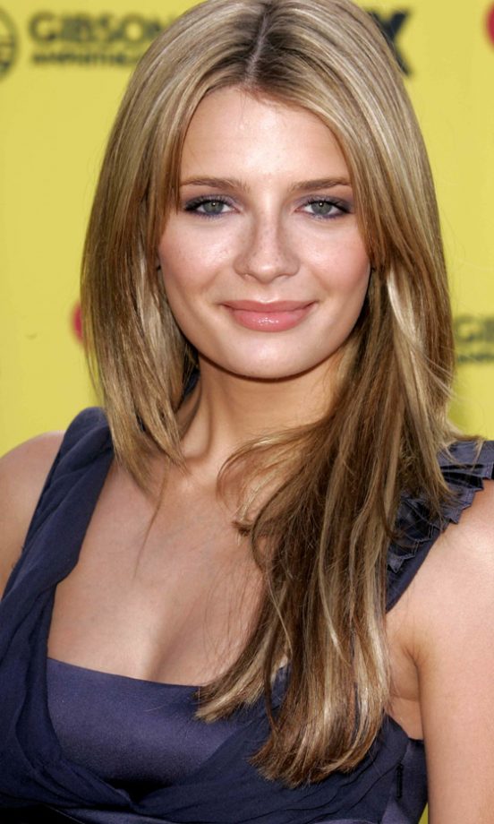 Mischa Barton Sporting A Super-Sleek Hairstyle At The Teen Choice Awards, 2005