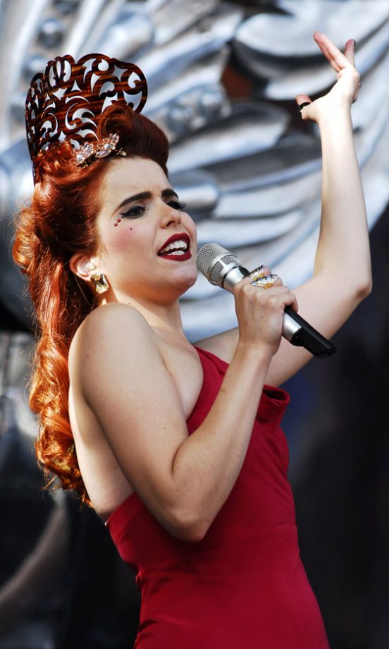 Paloma Faith Performs Wearing Statement Headgear At V Festival 2010
