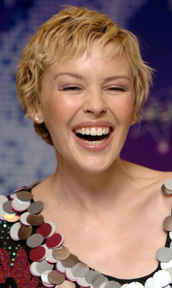 Kylie Minogue Returned After Breast Cancer Treatment With A Wavy Cropped Hairstyle - We Love! 2006