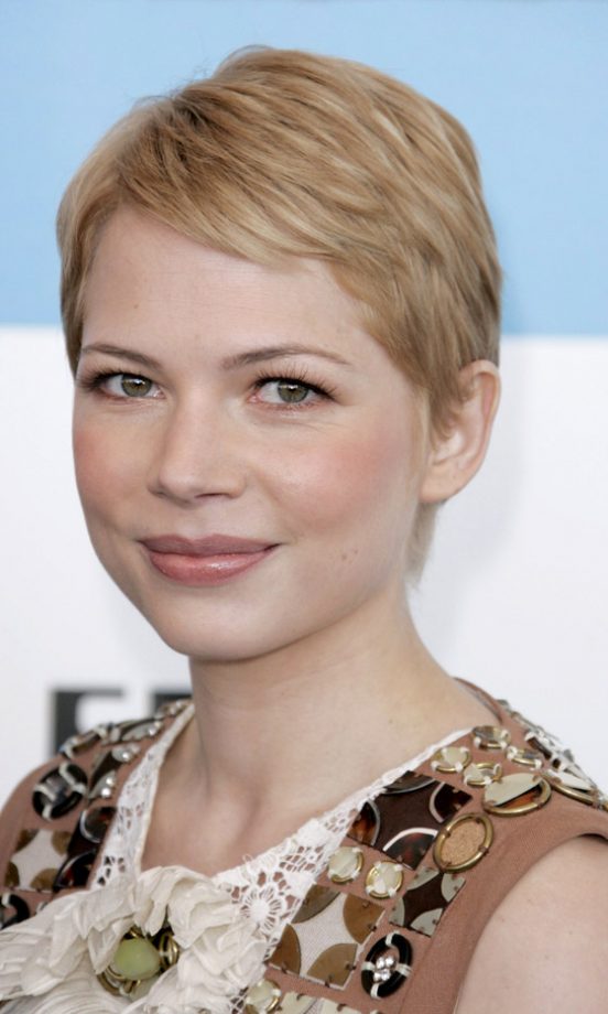 Michelle Williams Leaves Her Dawson Creek Days Behind As She Goes For A Dramatic Crop Hairstyle At The Spirit Awards, 2007